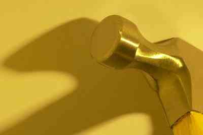 Как исправить погнутый номерной знак