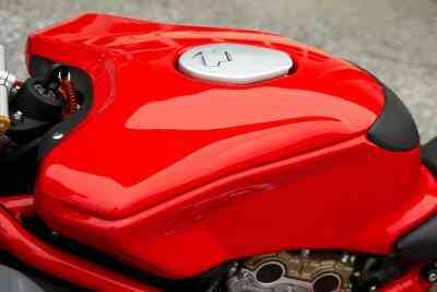 Как отремонтировать вмятину на мотоцикле бензобак