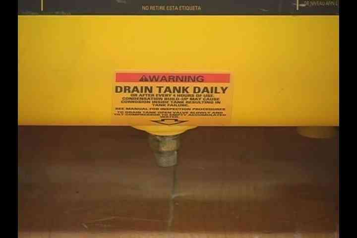 Как слить воздушного компрессора