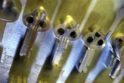 Как Слесарь Вам в машину?