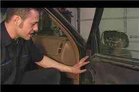 Замена бокового зеркала на 1996 Форд Эксплорер: удаление обнажать погоды